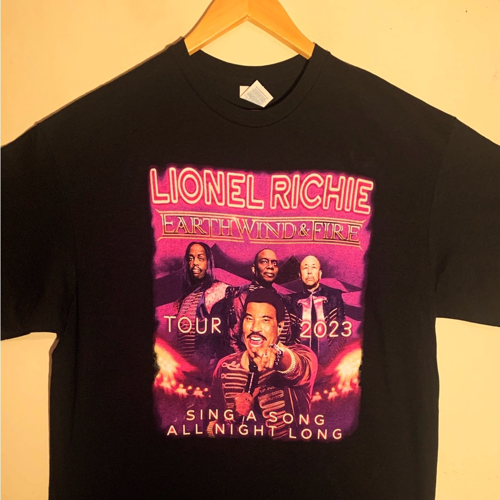 LIONEL RICHIE EARTH WIND AND FIRE TOUR